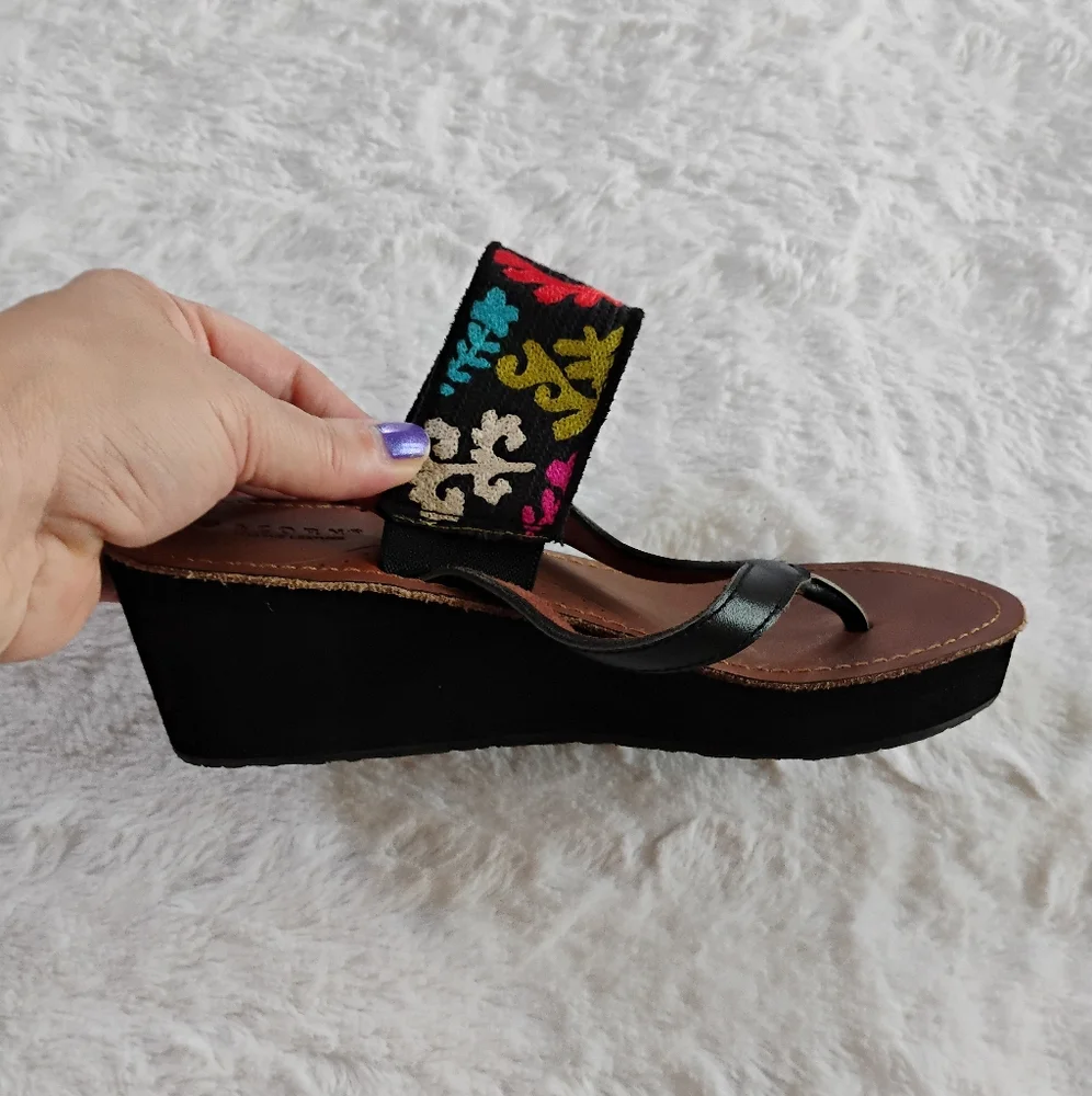 Acorn ArtWalk Leather Multi-Colored Woven Floral Boho Wedge Sandals